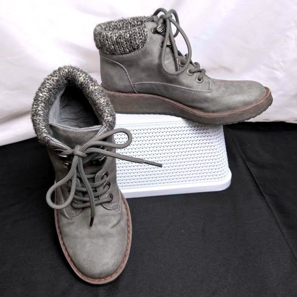 Blowfish Malibu ~ Grey‎ Faux Leather Knit Collar Lace Up Ankle Boots ~ Size 7.5